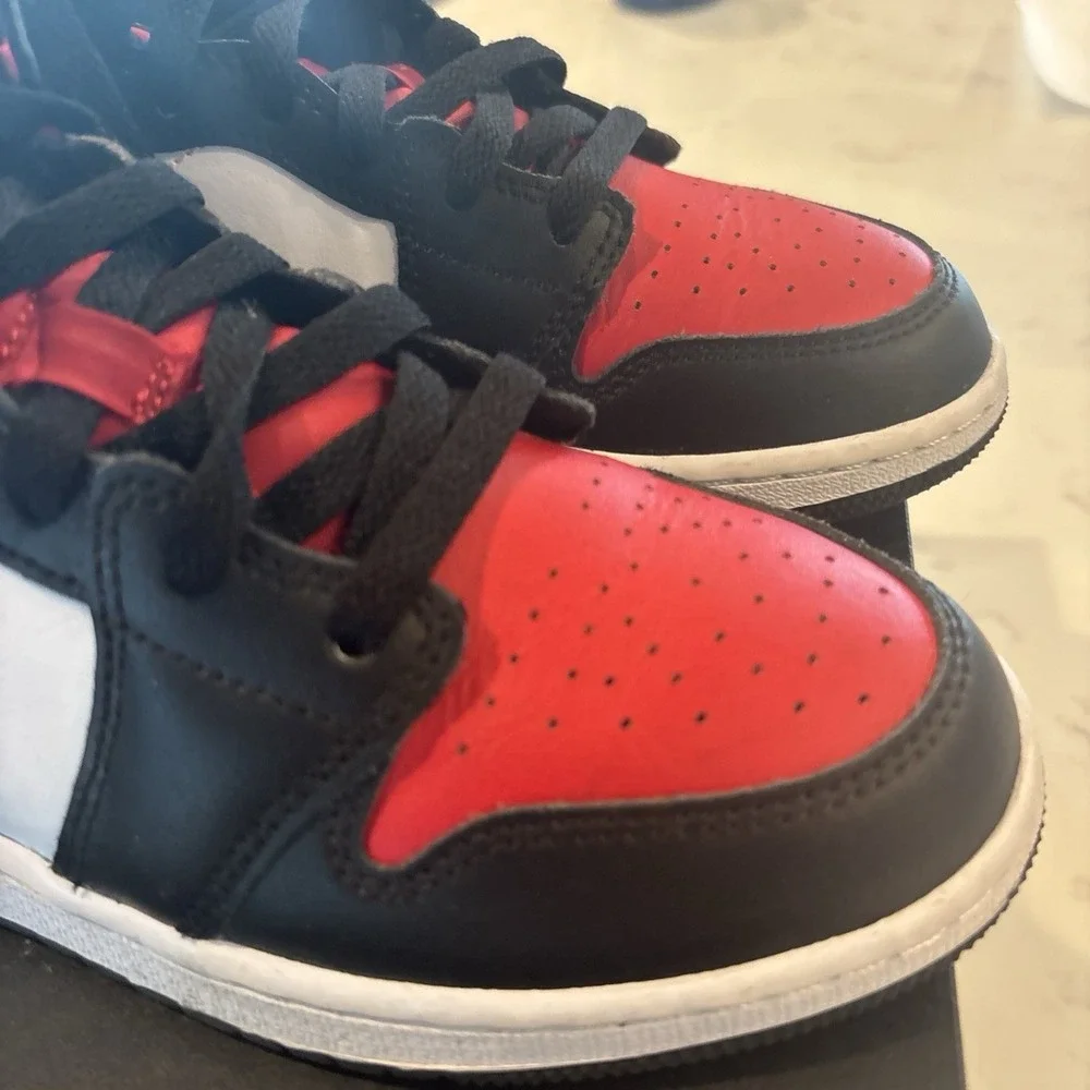 Air Jordan 1 Mid GS Size 4 Youth  Black-Varsity Red-White Basketball School Shoe